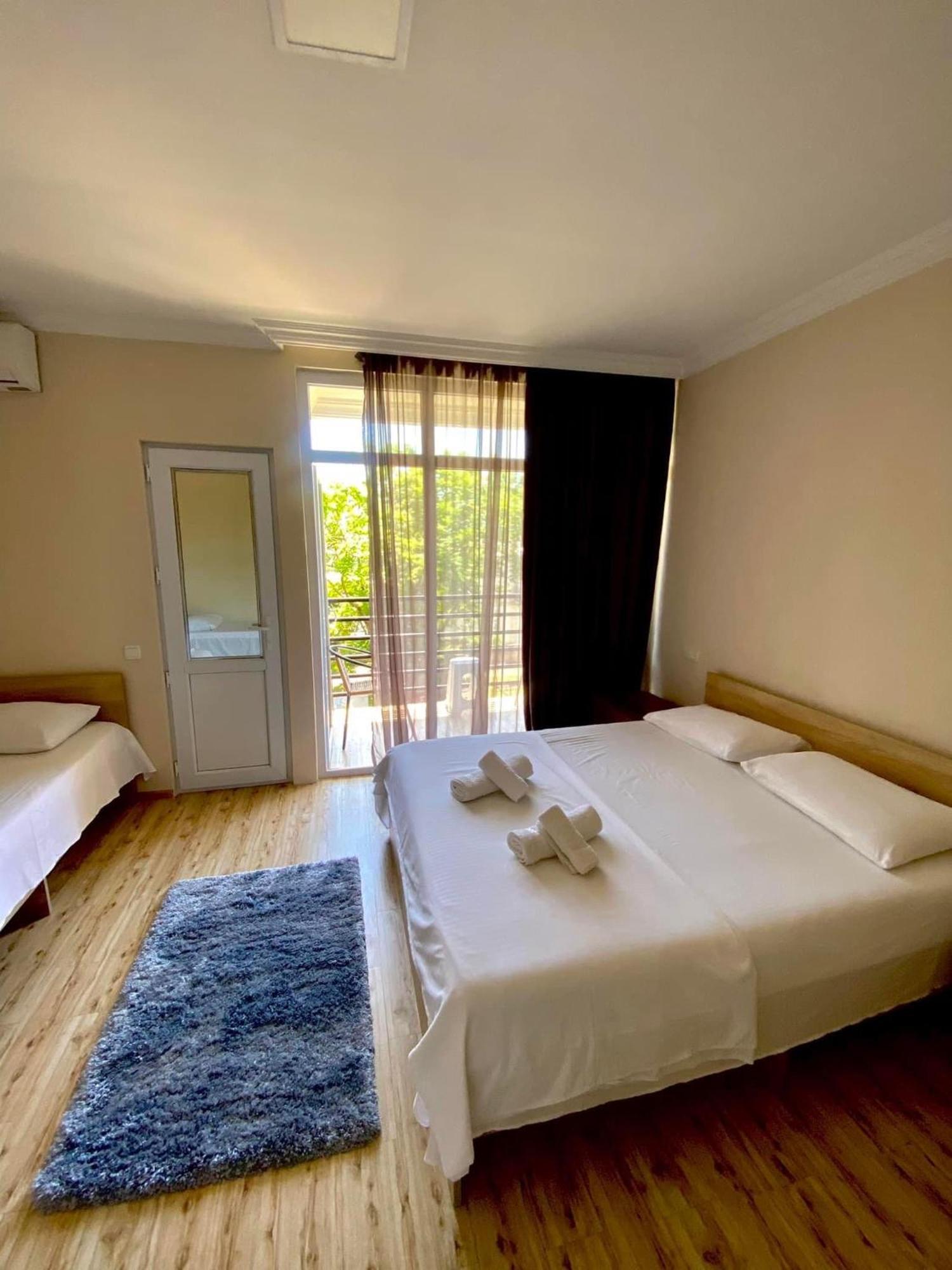 Guest House Kobuleti On Aghmashenebeli Extérieur photo