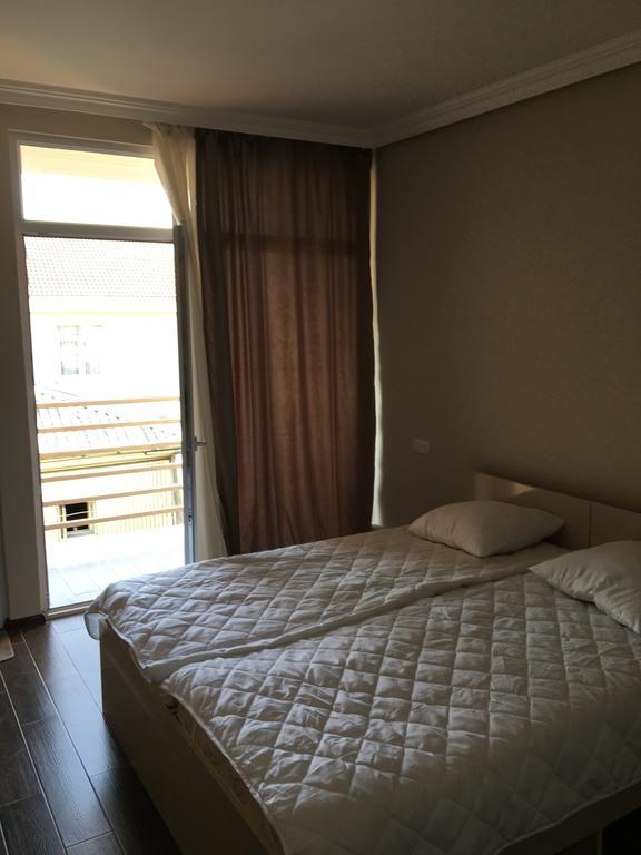 Guest House Kobuleti On Aghmashenebeli Extérieur photo